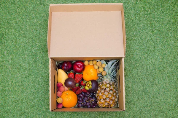 Fresh fruit in a cardboard box — Stock Photo, Image