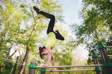 Atletizm kız portre