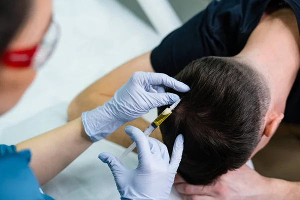 Injection plasma into head hair man cosmetologist doctor — Stock Photo, Image