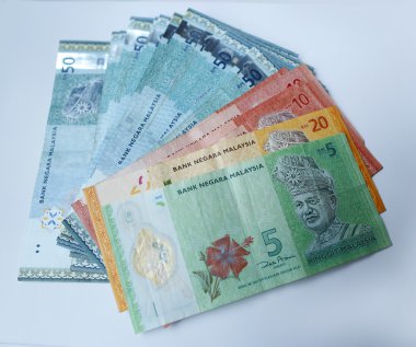 Beyaz arka plan üzerinde Malezya Ringiti para birimi