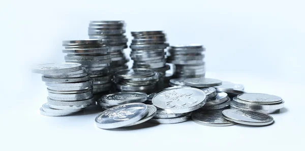 Beyaz arka plan sikkelerinde Rupiah