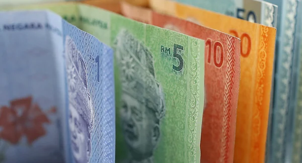 Beyaz arka plan üzerinde Malezya Ringiti para birimi