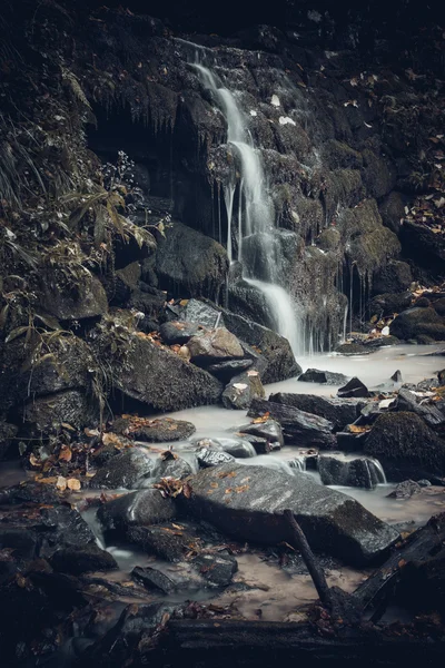 Cavel de piedra mística en las montañas — Foto de Stock