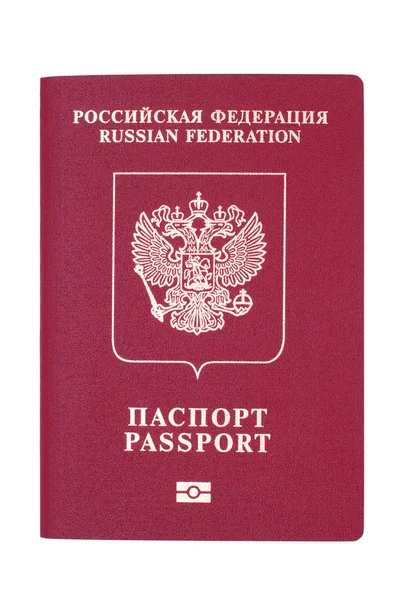 Beyaz arka planda, Rusya Federasyonu vatandaşının kırmızı pasaportu duruyordu. Tasarım ögesi, kırpma yolu.