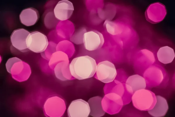 Blurry desordenado glamorosas luces rosadas de un festivo, Navidad, la guirnalda de Año Nuevo en un fondo negro. Fondo abstracto, moderno, de textura moderna. Plantilla de diseño, espacio de copia . —  Fotos de Stock