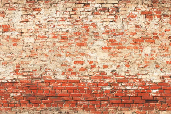 Ancien vieux mur de briques rouges endommagé et taché avec couture de ciment gris. Abstrait tendance texture moderne fond — Photo