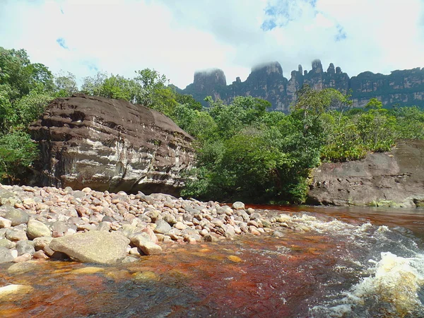 カナイマの大きな岩 — ストック写真