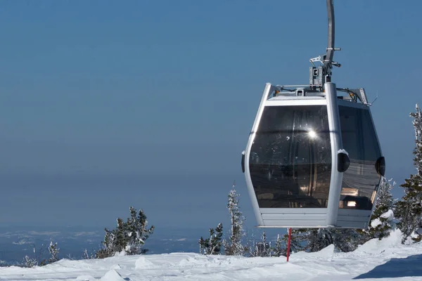 Lift up the mountain to the ski resort — Stock Photo, Image