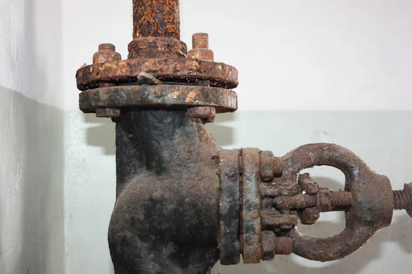 Pas boruyu yakın atış cıvata ve