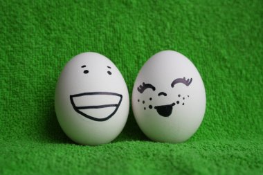 Tasarımınız için yüzleri fotoğraf ile yumurta