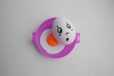 Yüz yumurta. Bir yumurta kavramı