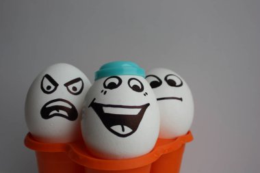 Sevimli bir yüzü ile yumurta