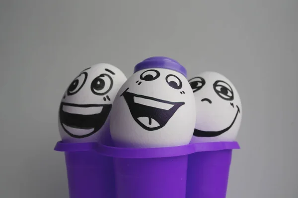 Яйца с милым личиком — стоковое фото