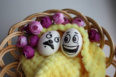 Sevimli bir yüzü ile yumurta. Fotoğraf