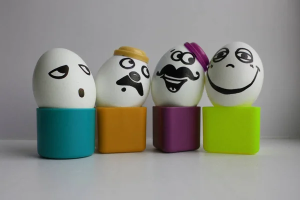 Huevos con una cara bonita. Foto: —  Fotos de Stock
