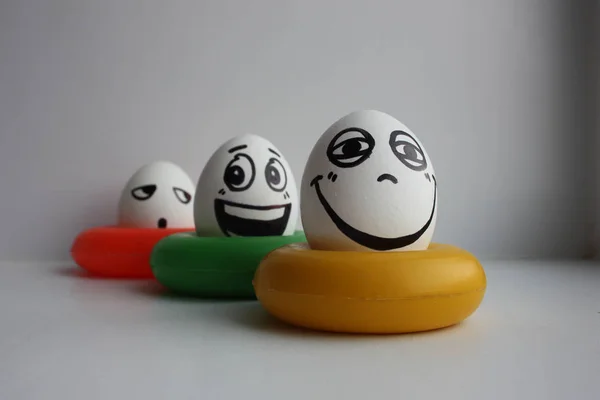 Eieren met een schattig gezicht. Foto voor uw ontwerp — Stockfoto