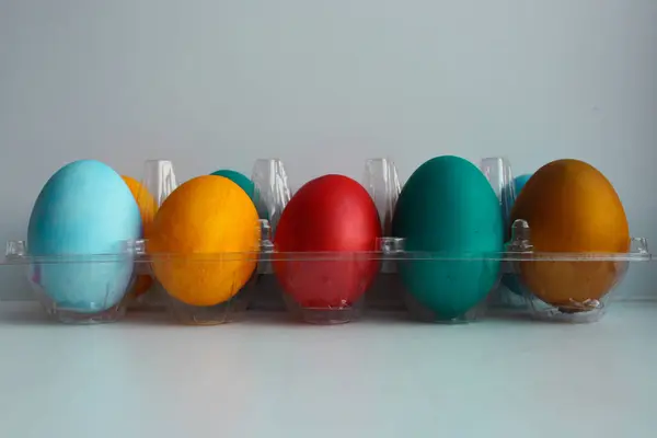 Des œufs avec un joli visage. Photographie — Photo