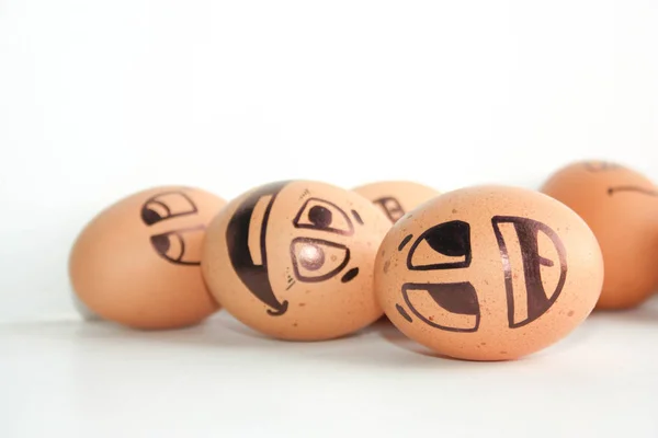 Joyeux œufs rire, se coucher sur la surface. Photographie — Photo