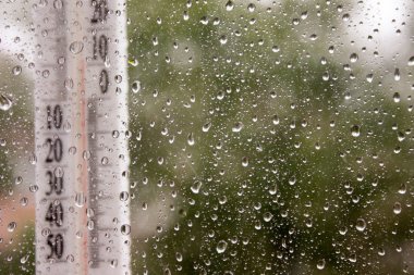 Hava tahmini yağmur. Tasarımınız için fotoğraf
