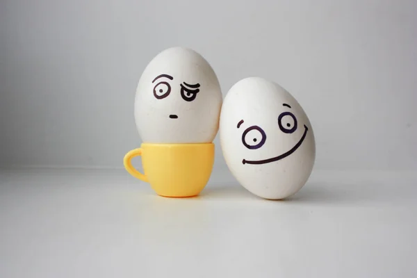 Huevos con la cara pintada. Foto para su diseño —  Fotos de Stock