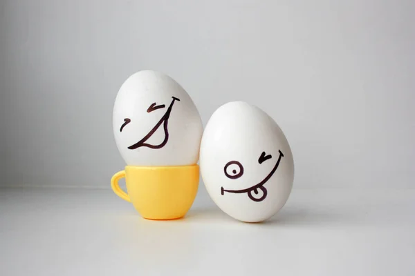 Ägg med målade ansikte. Foto för din design — Stockfoto