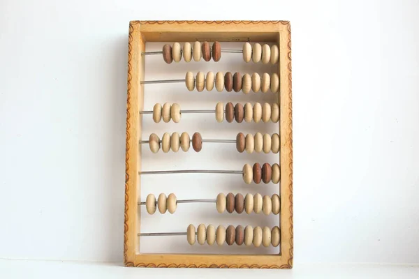 Abacus facturen. Calculator op wit — Stockfoto