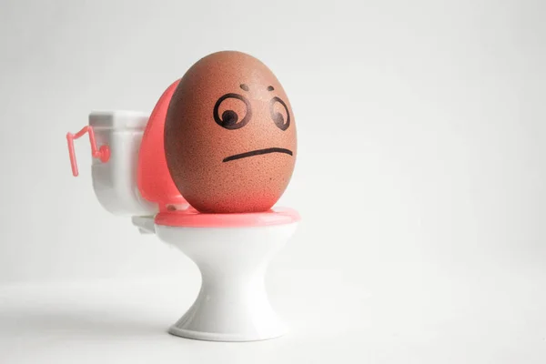 An egg with a painted face. Cute egg. Photo — Stock Photo, Image