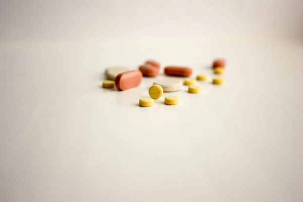 Medical pills and capsules on a white background — Stock Photo, Image