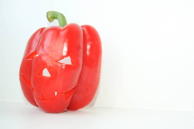 Cadılar Bayramı. Korkunç bir yüz ile kabak.