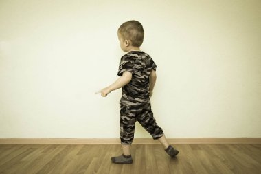 Yaratıcılık kavramı. Çocuk duvara