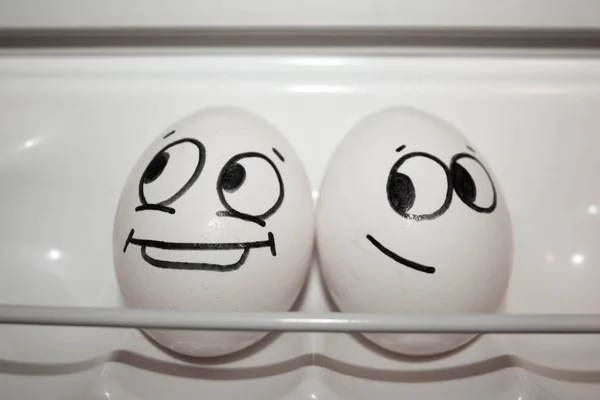 El concepto de relaciones amorosas. Huevos divertidos — Foto de Stock