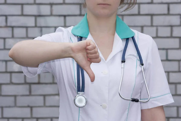 Dokter meisje concept geneeskunde — Stockfoto