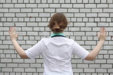 Tıp kavramı doktor. İki elinde