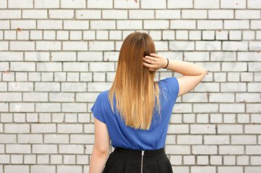 Eğitim kavramı. Kız tutuyor