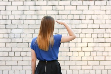 Kız öğrenci kavram. Yakınındaki güzel kız