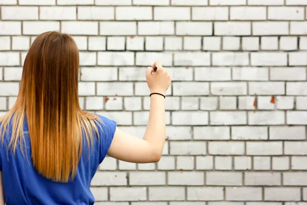 Kız öğrenci kavram. Yakınındaki güzel kız