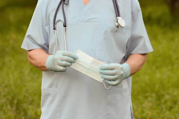 Dokter concept behandeling aard. De dokter — Stockfoto