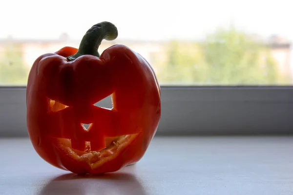 Concepto de Halloween. Calabaza en la ventana — Foto de Stock