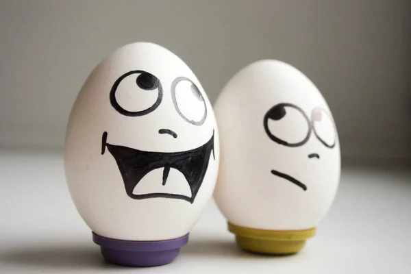 Huevos divertidos y divertidos. dos huevos para Halloween — Foto de Stock