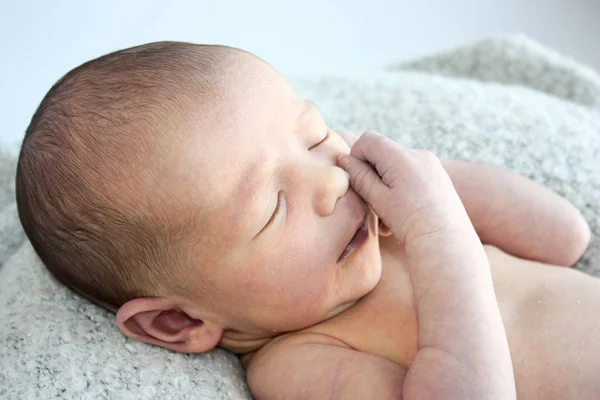 Concept d'éducation religieuse. bébé nouveau né pour être baptisé. religion — Photo