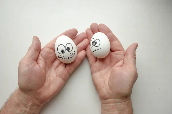 Concepto de amistad. huevos divertidos en el — Foto de Stock