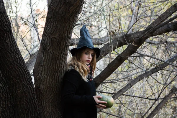 Halloween.La belle sorcière — Photo