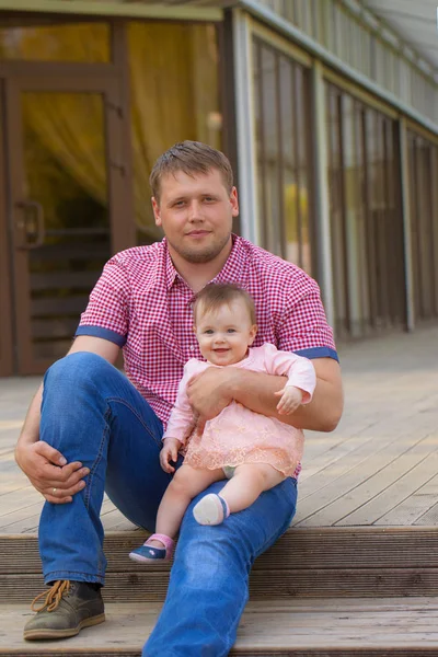 Dad and daughter. Manly guy withDad and daughter — Stockfoto