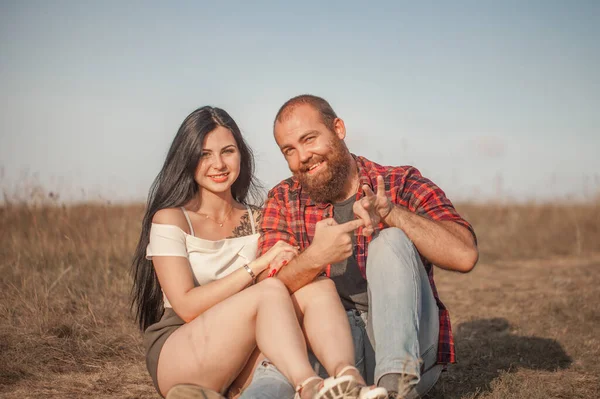 Brunette Girl Brutal Guy Beard Love Story Hugs Nonsense Summer — Stock Photo, Image