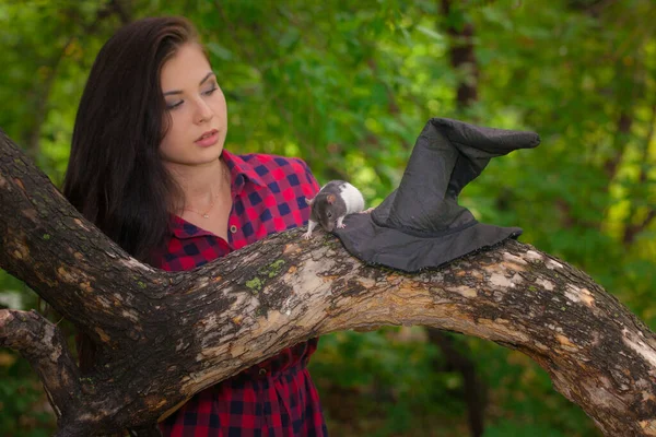 Heks Tovert Het Bos Met Een Bekende Brunette Meisje Met — Stockfoto