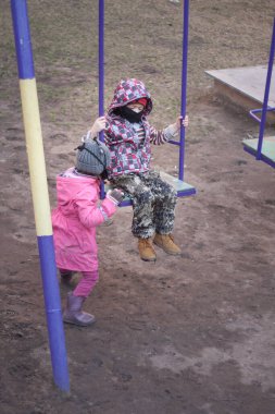 Tıbbi maske. Kraliyet koruması. COVID-19. Çocuklara koruyucu nefes maskesi takın. Koronavirüse karşı korunmak için antiviral tıbbi maske, koronavirüsün önlenmesi