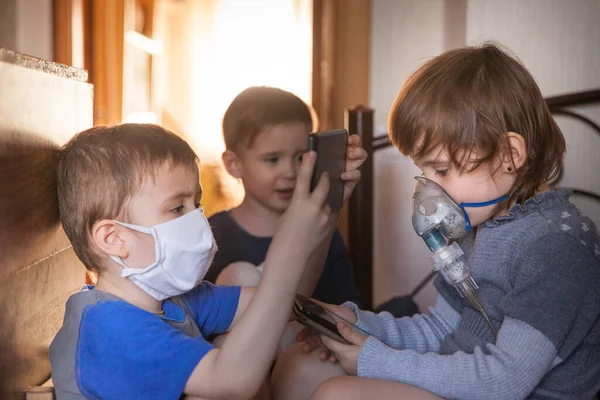 Covid Pandemia Isolamento Doméstico Crianças Tratamento Médico Prevenção Vírus — Fotografia de Stock