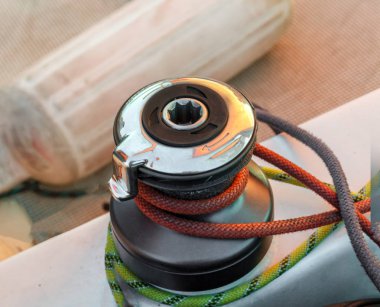 Yelkenli Yat ipi ile vinç