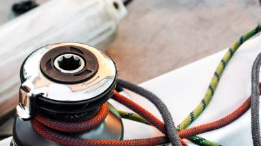 Yelkenli Yat ipi ile vinç