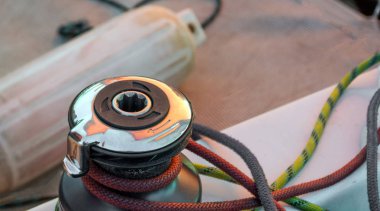 Yelkenli Yat ipi ile vinç